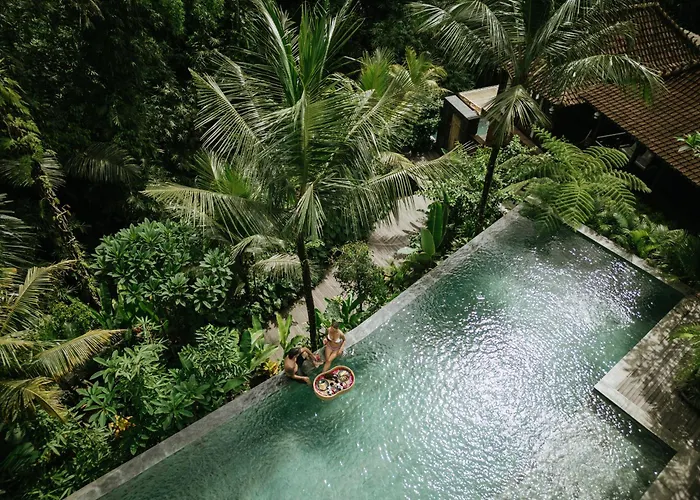 Aksmi & Resort *